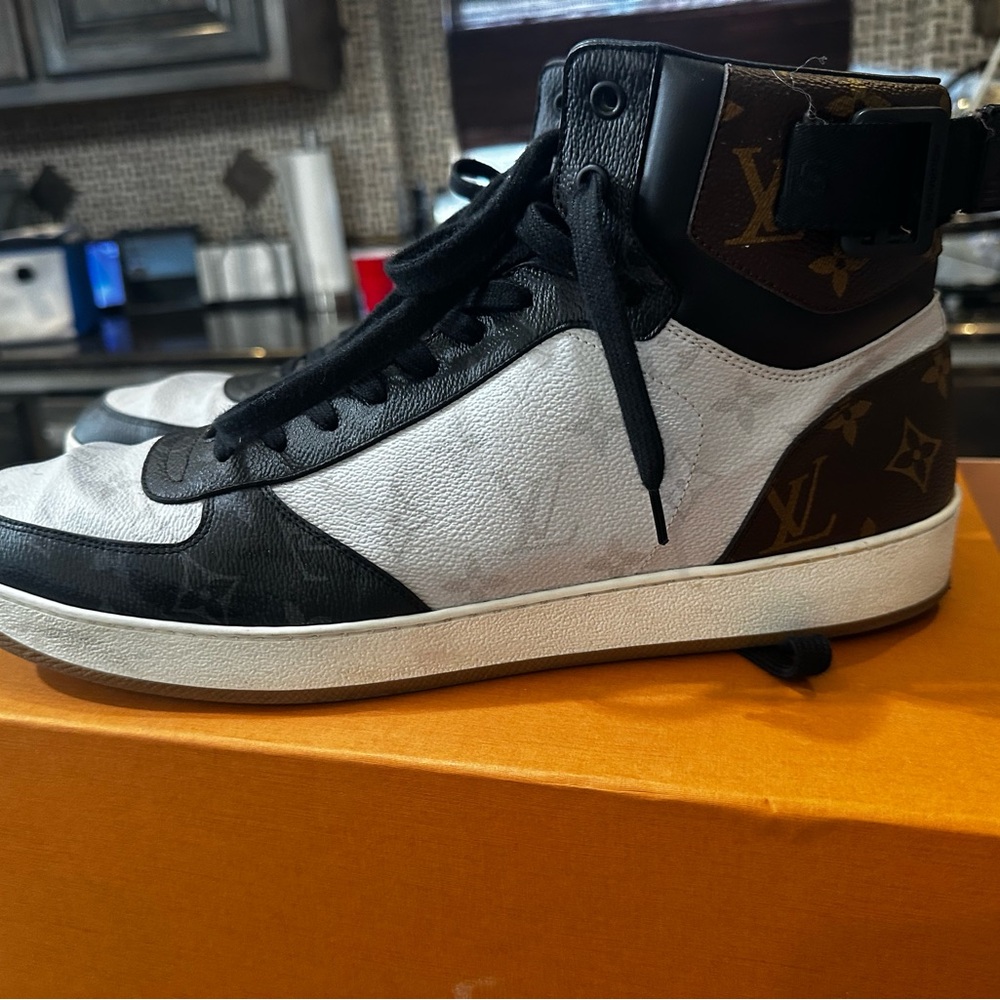 Men’s lightly used Louis Vuitton sneakers size 13